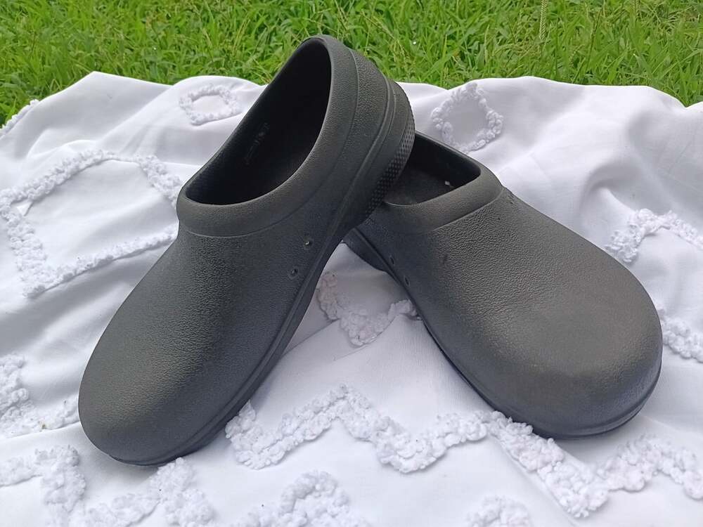 Crocs On The Clock Work Clogs Black Cushion Lined Slip On Women 6 Men 4 Comfort